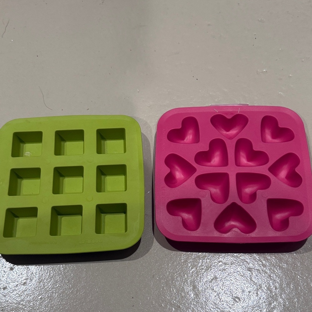Ilea ice cube molds Green Pink Silicone ice cube trays set of 2 square hearts